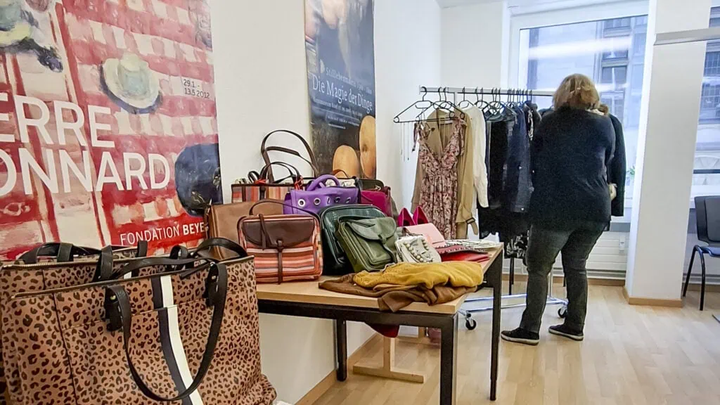 famnet fb fossil boutique (3)